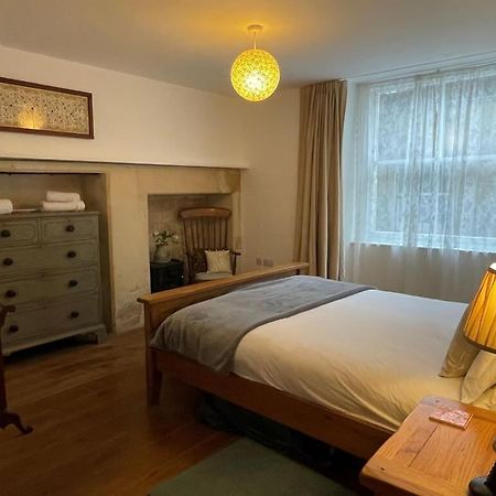 Beautiful 3 Bed Basement Flat With Garden Apartment Bath Bagian luar foto