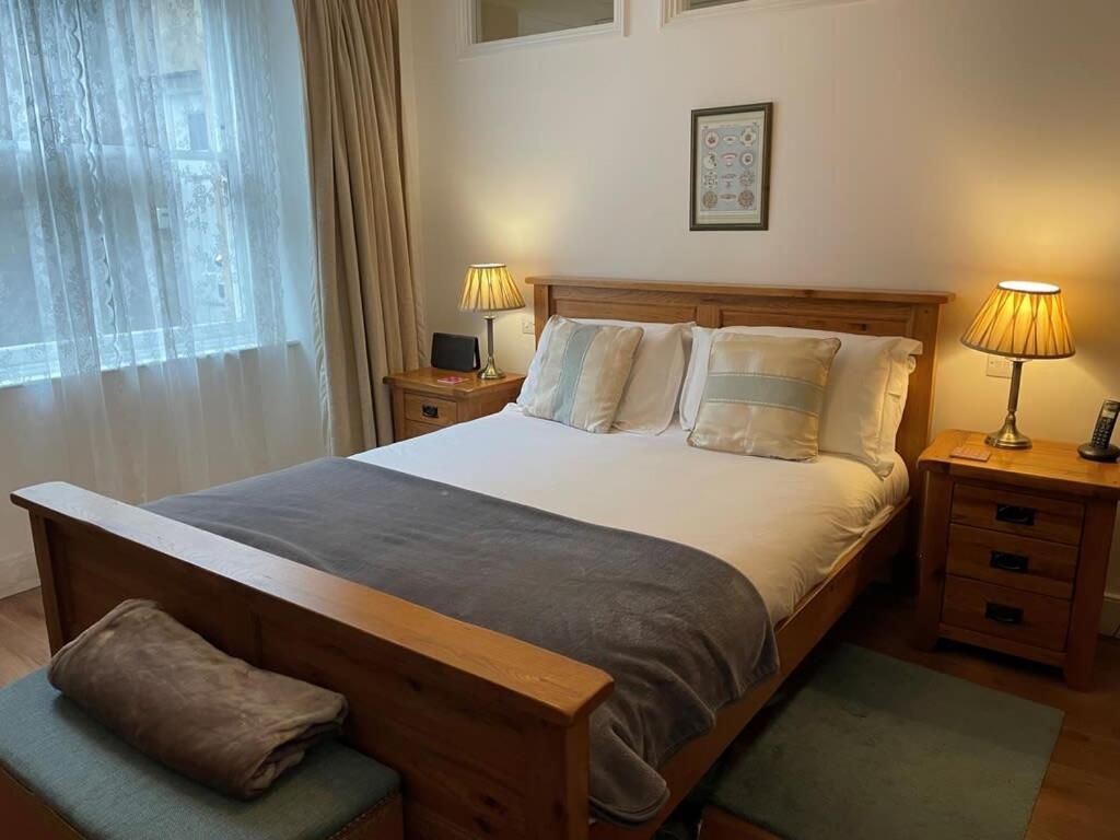 Beautiful 3 Bed Basement Flat With Garden Apartment Bath Bagian luar foto