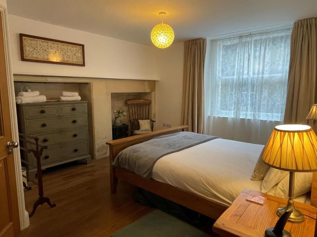 Beautiful 3 Bed Basement Flat With Garden Apartment Bath Bagian luar foto